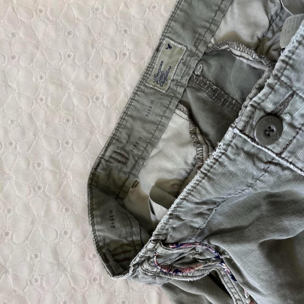 Old American green cargo pants with adjustable waist and ankles - Picture 3 of 8
